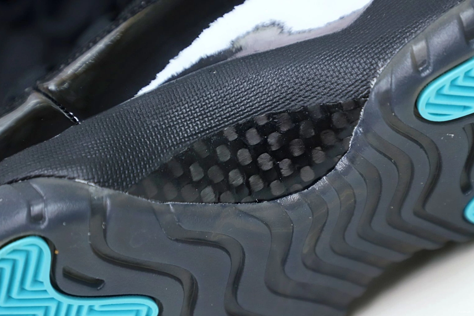 RETRO JORDAN GAMMA BLUE AIR 11 0911